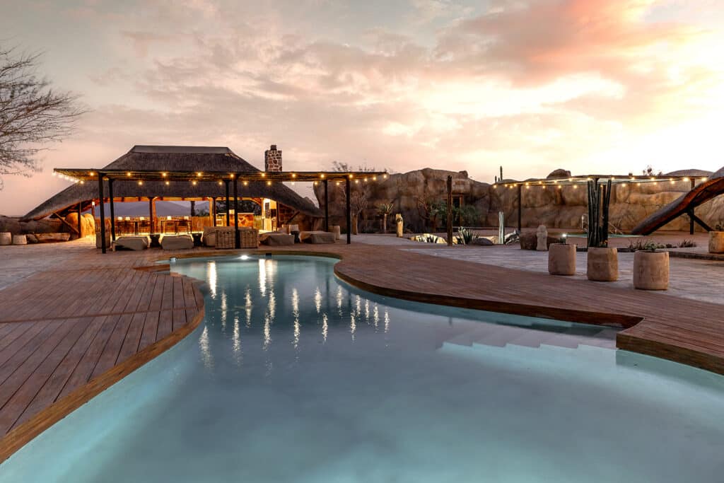 enene_ecolodge_activites_piscine_coucher_de_soleil