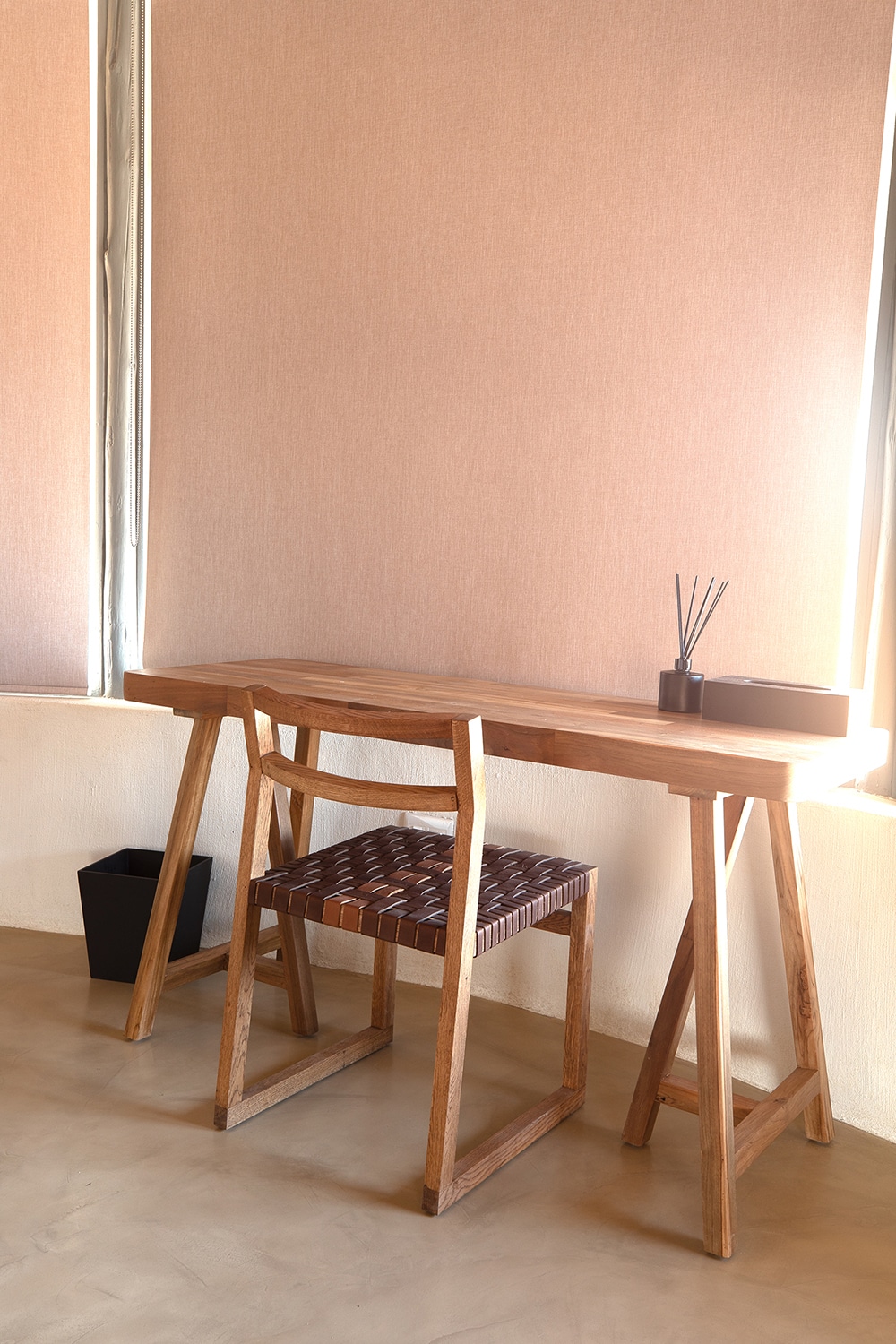 enene_ecolodge_chambre_interieur_bureau
