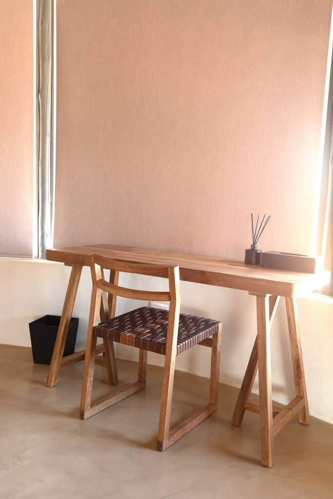 enene_ecolodge_chambre_interieur_bureau