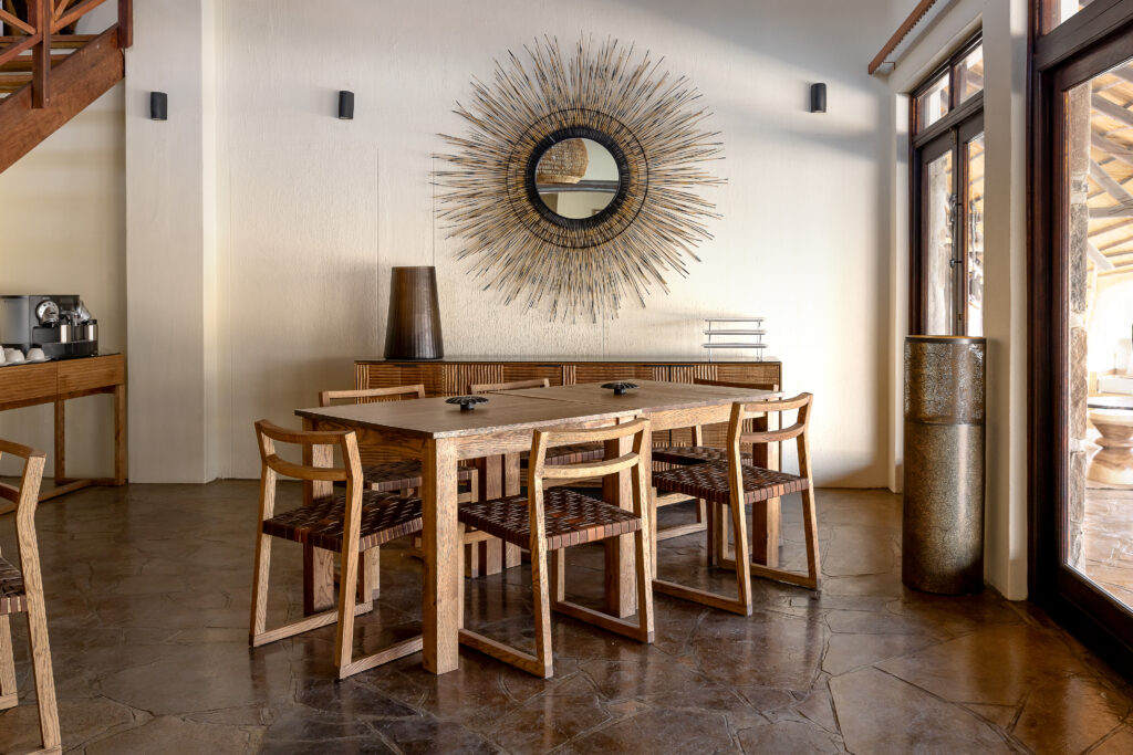 enene_namibie_maison_privilege_table
